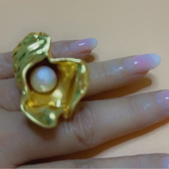 Tory Burch Oyster pearl from the ocean Ring size 7 - Picture 7 of 11